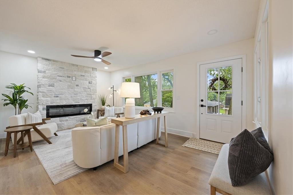 Listing Photo MLS #HMS2627743