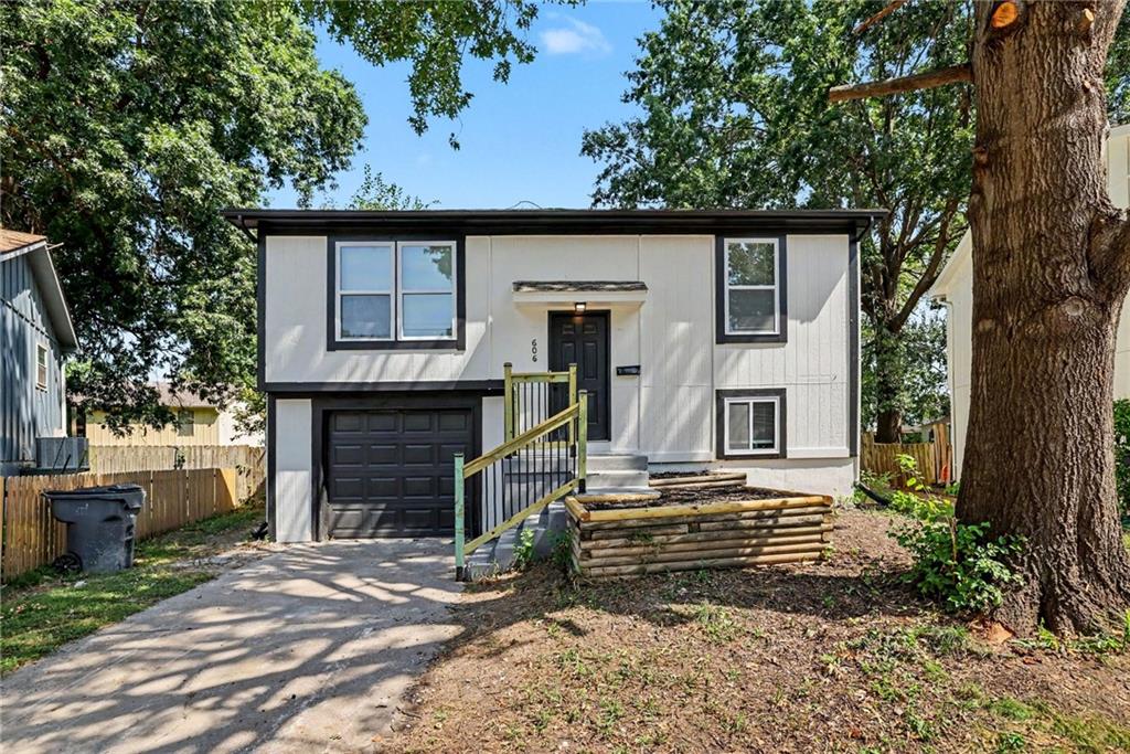 Listing Photo MLS #HMS2637586