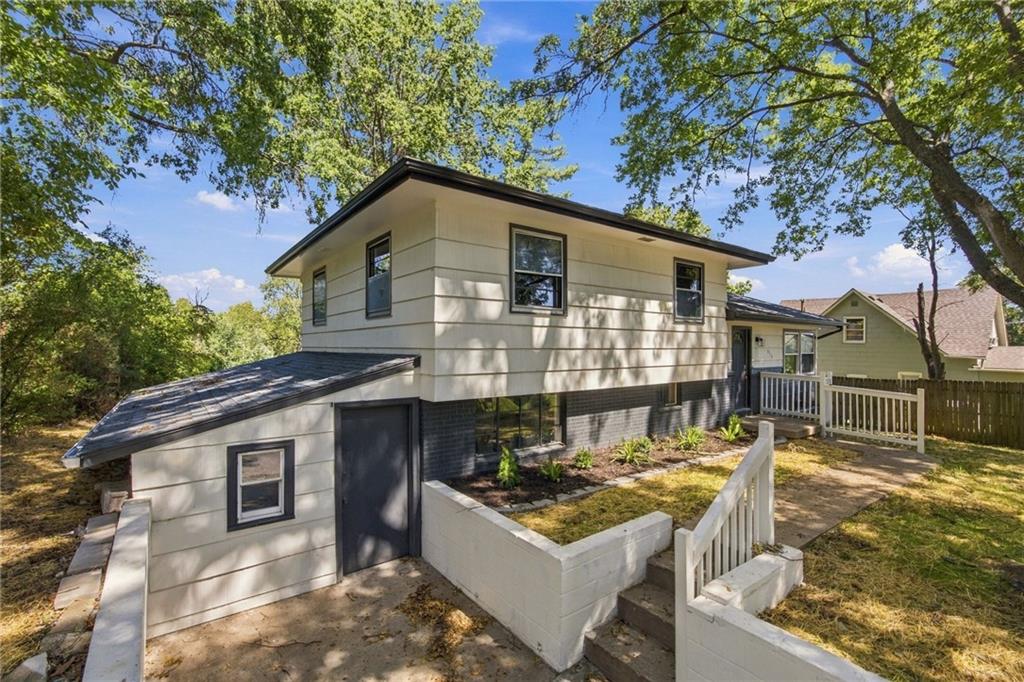 Listing Photo MLS #HMS2641757
