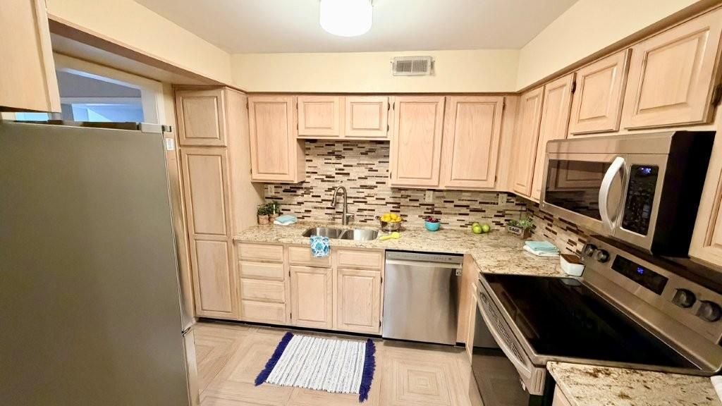 Listing Photo MLS #HMS2643029