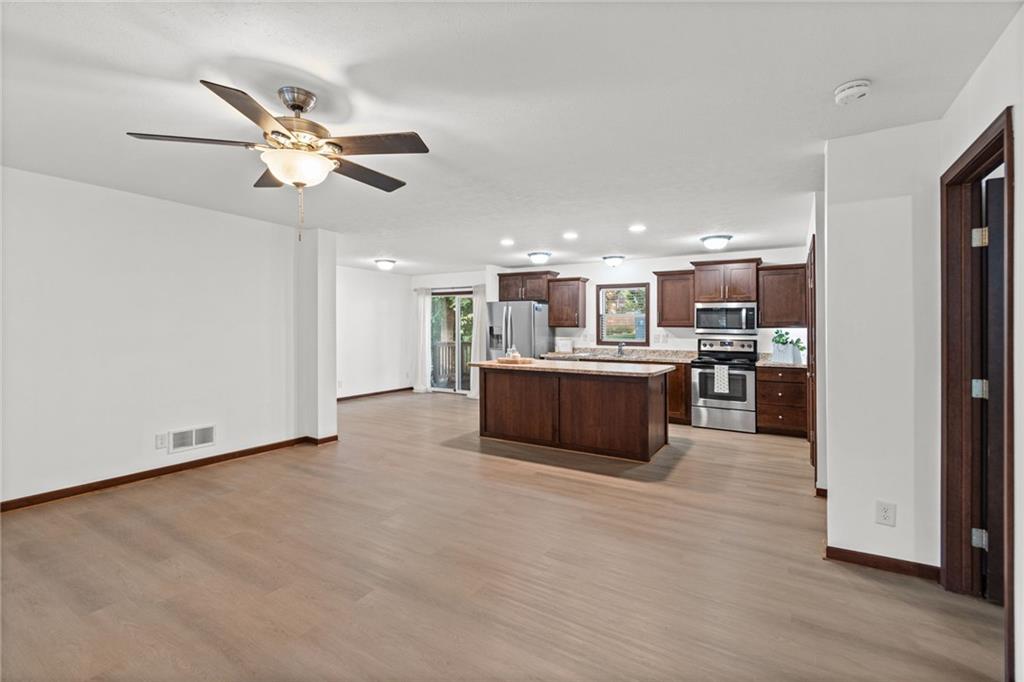 Listing Photo MLS #HMS2643102