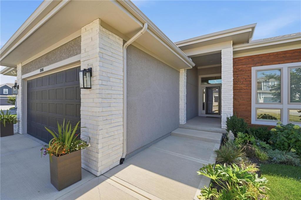 Listing Photo MLS #HMS2643122