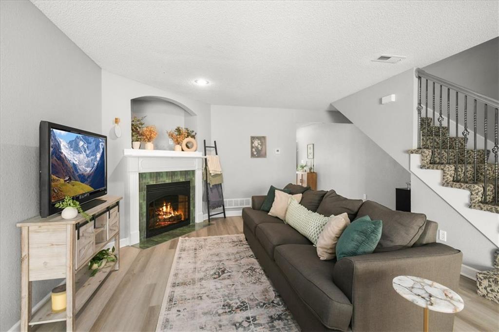 Listing Photo MLS #HMS2647694