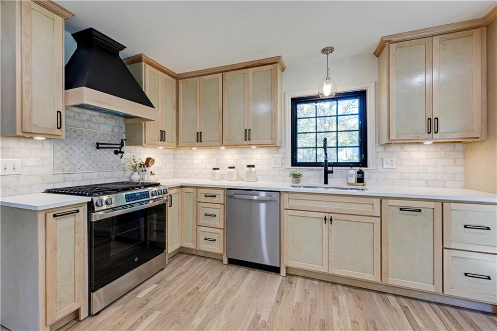 Listing Photo MLS #HMS2647897